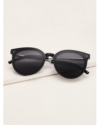 Rivet Decor Flat Lens Sunglasses With Case